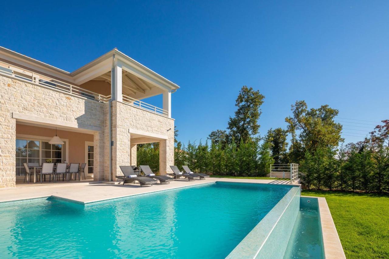 Villa Divine By Ilc Бъртонигла Екстериор снимка